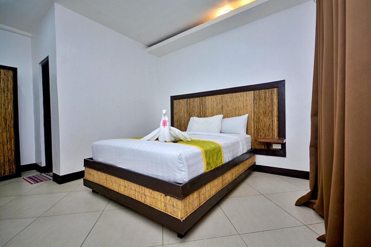 Bamboo Beach Resort & Restaurant Manoc-Manoc Eksteriør billede